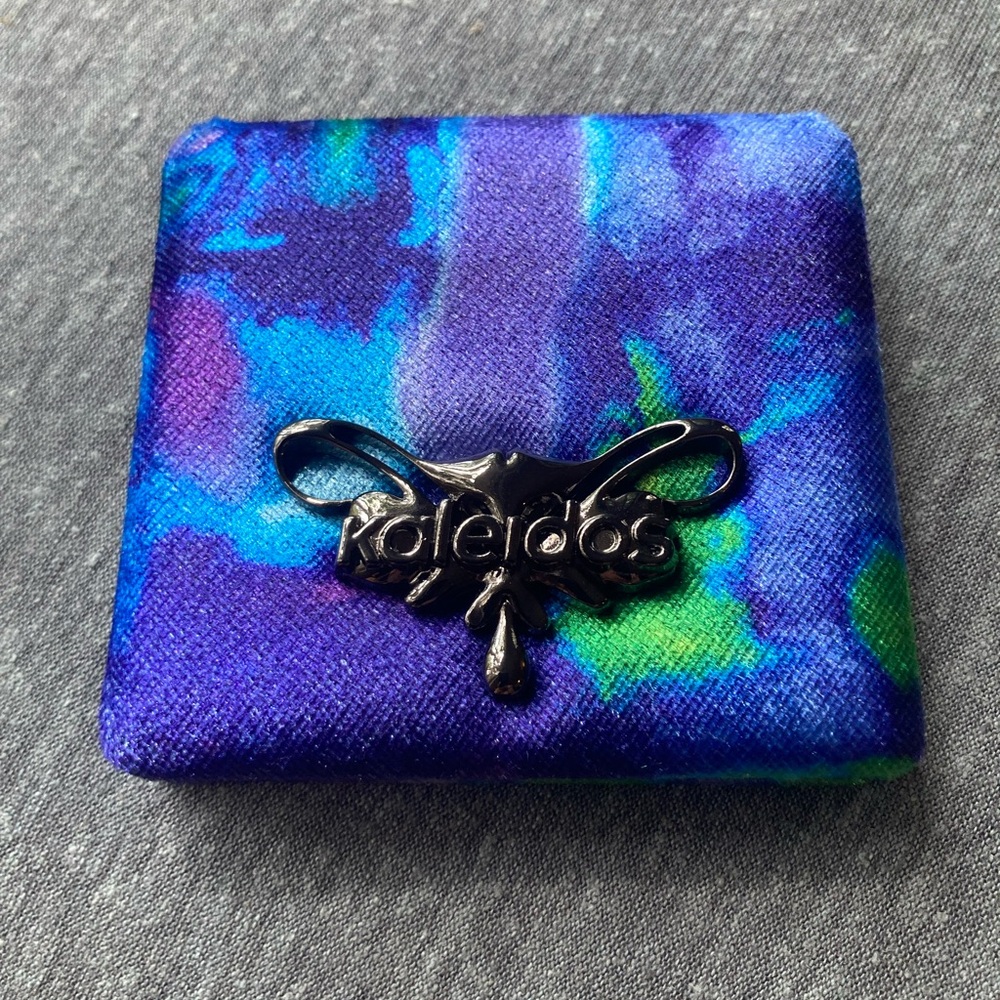 Kaleidos Glowing Iris Quad